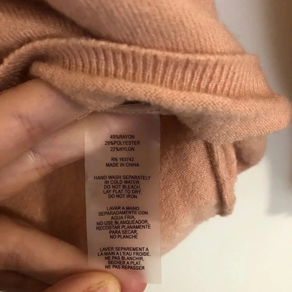 NWOT Soft Pastel Peach V-Neck  Sweater Size M Balletcore Casual Office Classic - Picture 11 of 11